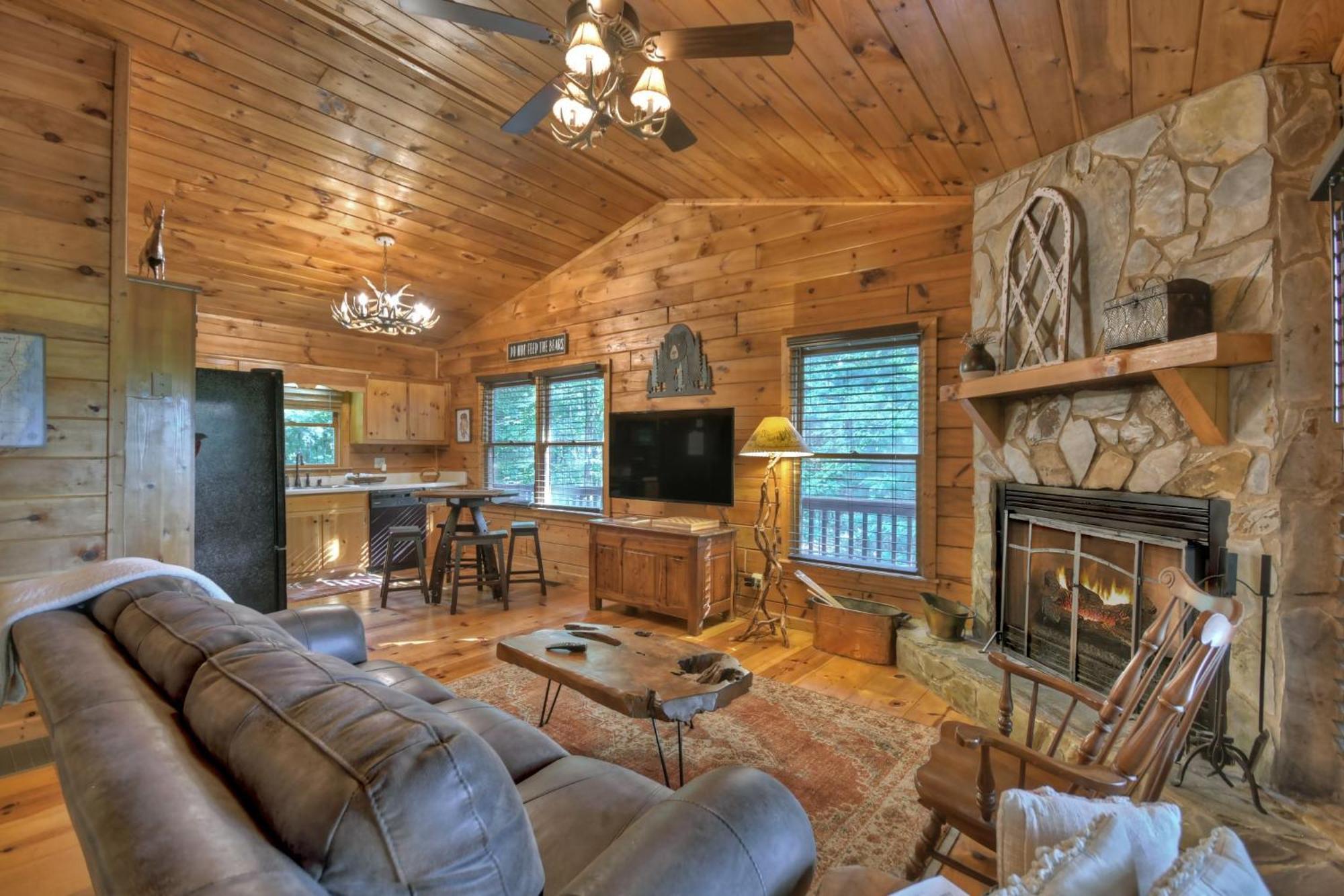 Bearfoot Ridge Wood-Burning Fireplace Cozy Hot Tub Serene Views 埃利杰 外观 照片